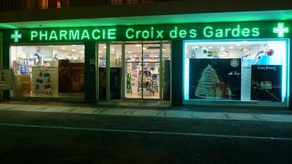 Cannes - Pharmacie Croix des gardes