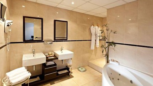 Cannes City Life - MONDIAL Best Western ****